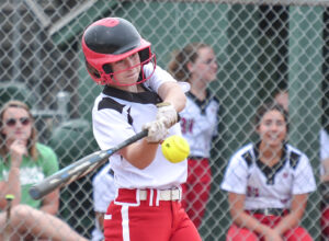 University softball team starting to hit stride at right time, beats Bridgeport 9-0 in sectionals